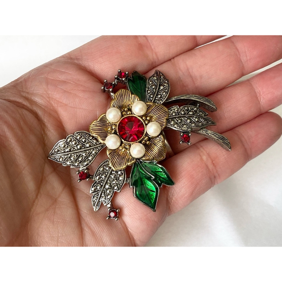 Stunning Avon Red Rhinestone Enamel Flower Brooch Marcasite Pearl Red Green Gold - Picture 4 of 6